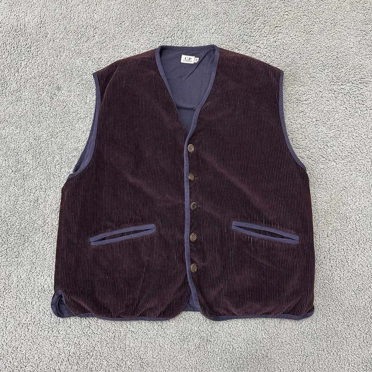 C.P. COMPANY シーピーカンパニー コーデュロイ ボタン ベスト 56