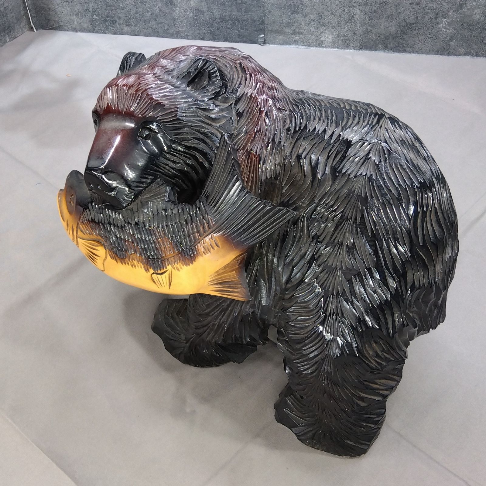 木彫り熊 鮭をくわえた熊 北海道民芸 木彫り 置物 昭和レトロ A549