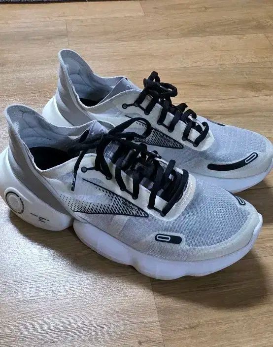 ブルックス オーロラ ランニングシューズ 270