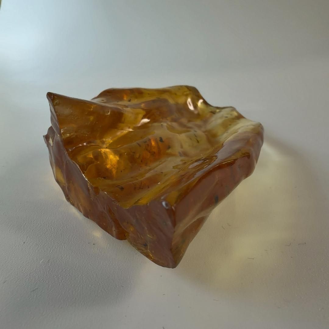 E31882 虫入りコパルアンバー