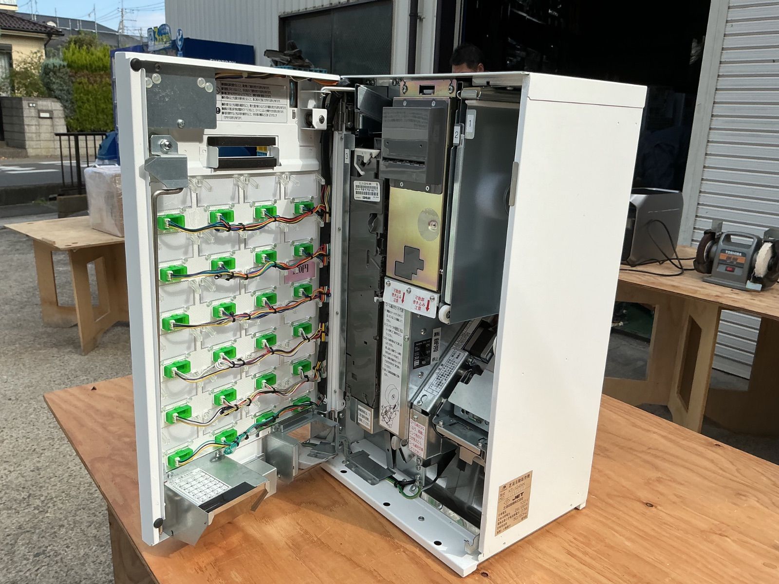 新紙幣新500円対応 左後ろ中央凹みあり