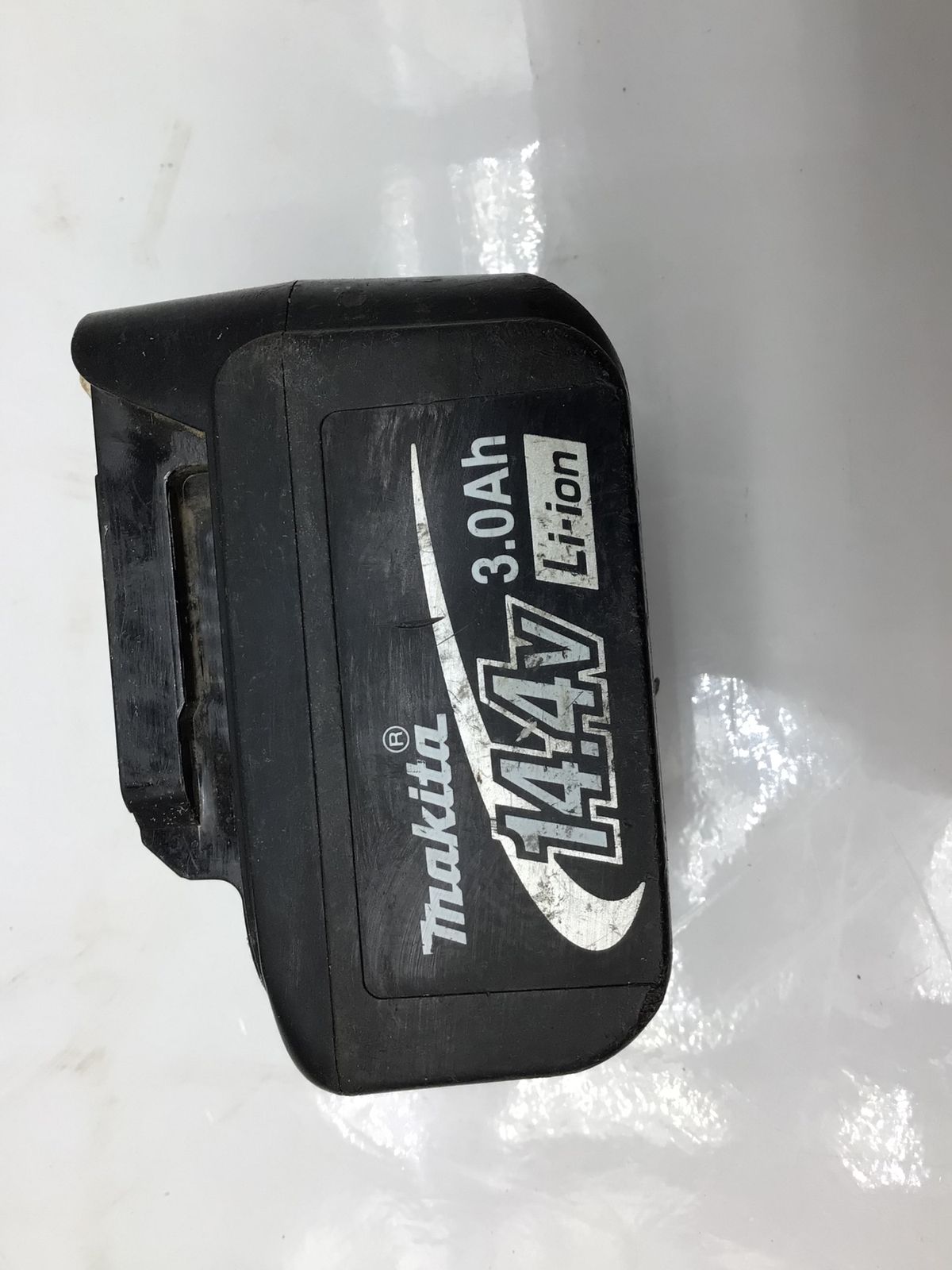 品 Makita|マキタ 100㎜充電式ディスクグラインダ GA400DRF IT1W7XW5TYVU エコツール知立店 M02