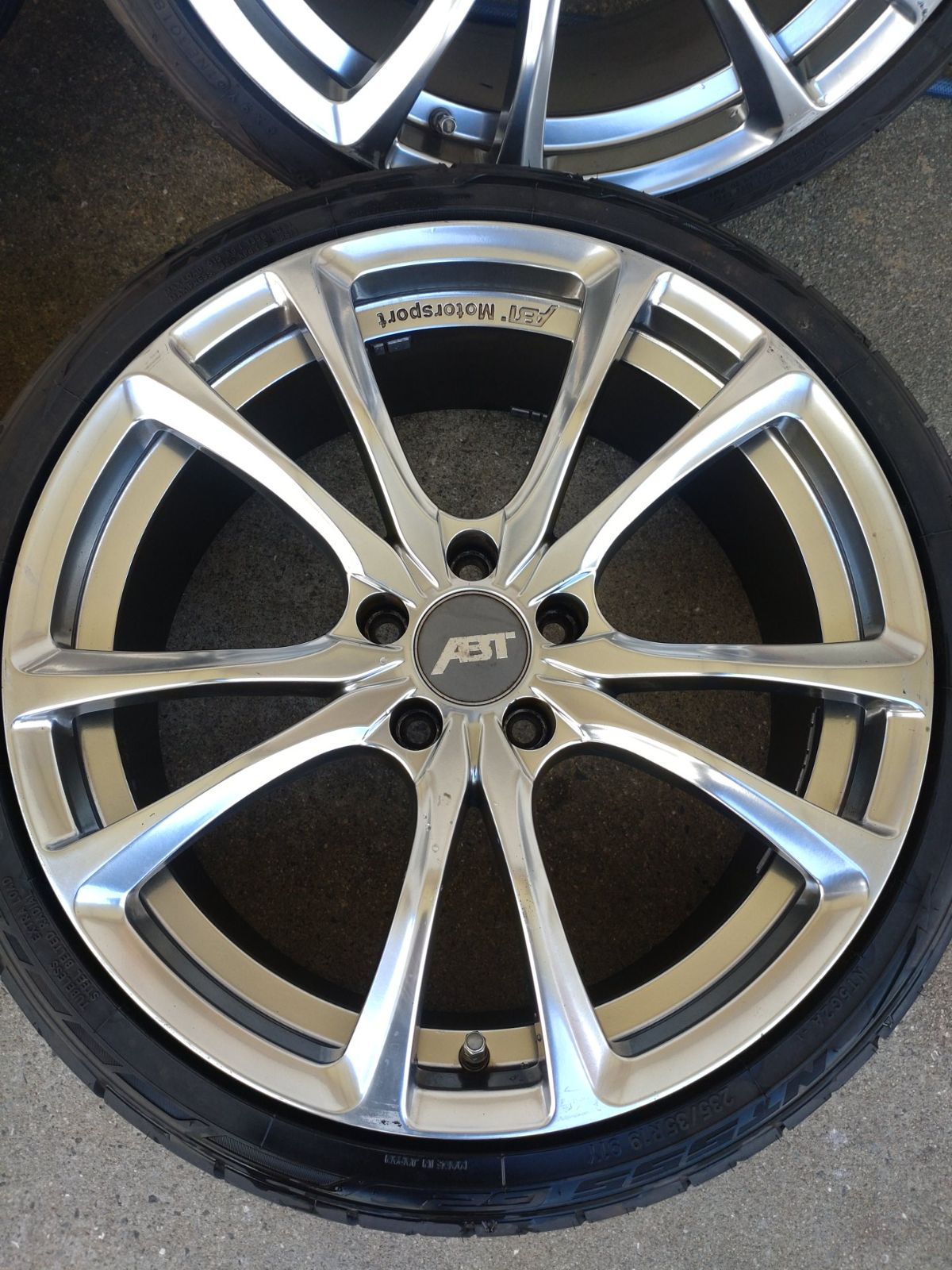 NT555Ｇ2 235|35Ｒ19