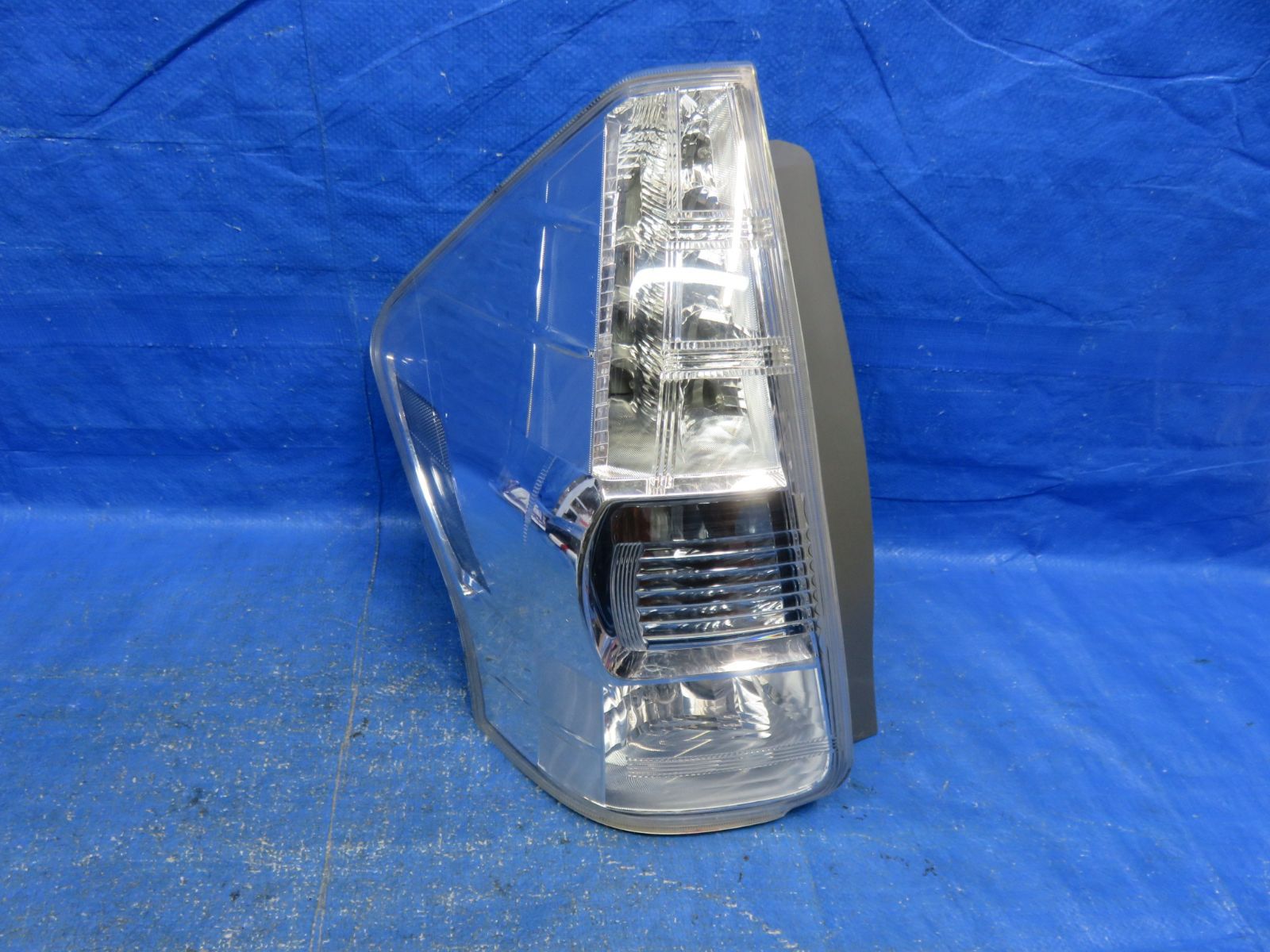 LA7348* 点灯OK トヨタ 40系 プリウスα ZVW41W 左 テールライト テールランプ フィニッシャー|純正 STANLEY 47-46 |ZVW40W