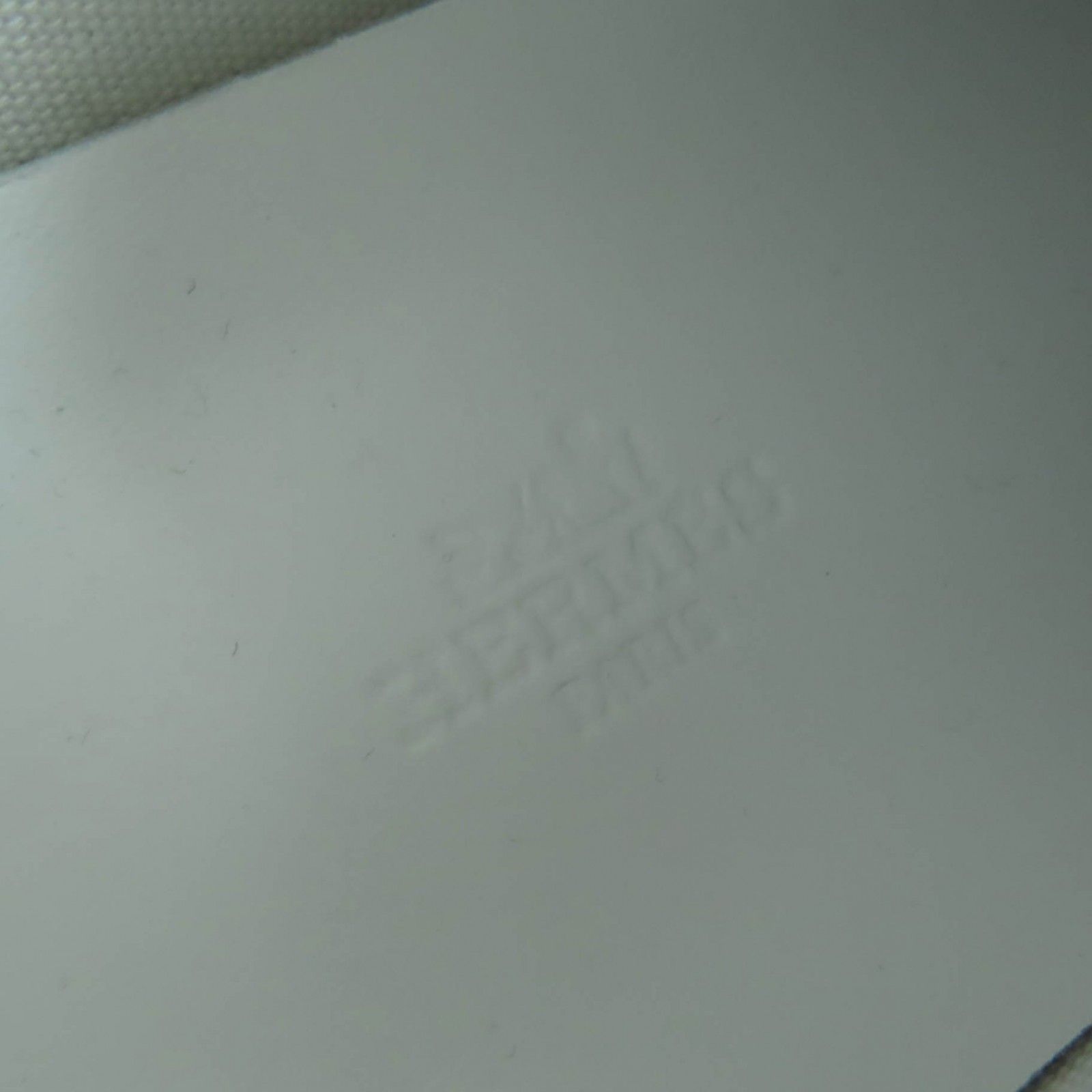 ホワイト グレー