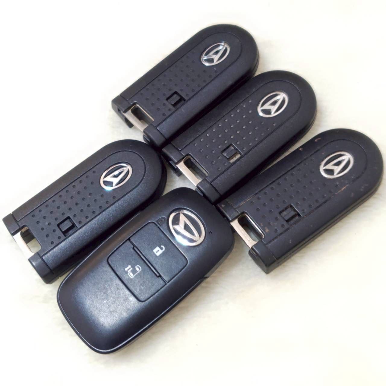 まとめ売り! ! DAIHATSU ダイハツ スマートキー キーレス エントリー システム 純正品 5個 セット 4ボタン 2ボタン 両側スライドドア スペアキー 鍵付き リモコン セキュリティ ドア ロック 施錠 業販 車 ディーラー|M37286jY