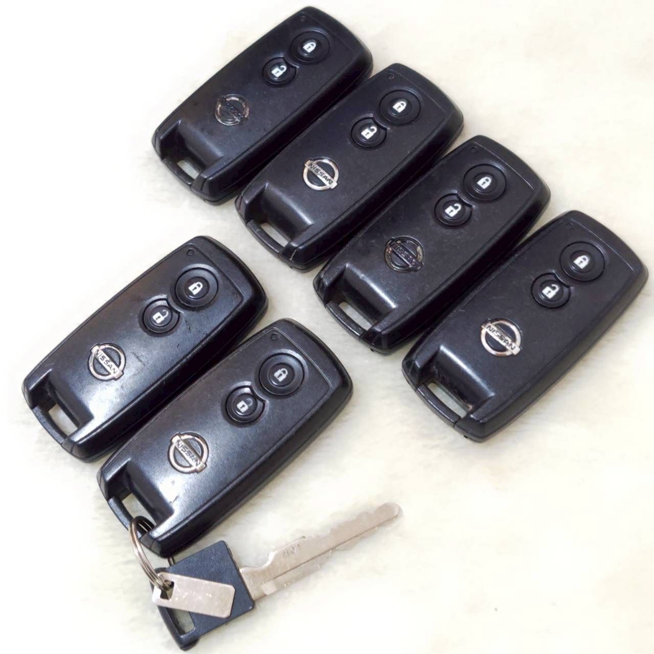まとめ売り! ! NISSAN ニッサン 日産 スマートキー キーレス エントリー システム 純正品 6個 セット 2ボタン スペアキー 鍵付き リモコン セキュリティ ドア ロック 施錠 業販 車 ディーラー 社用車 | M37285jY