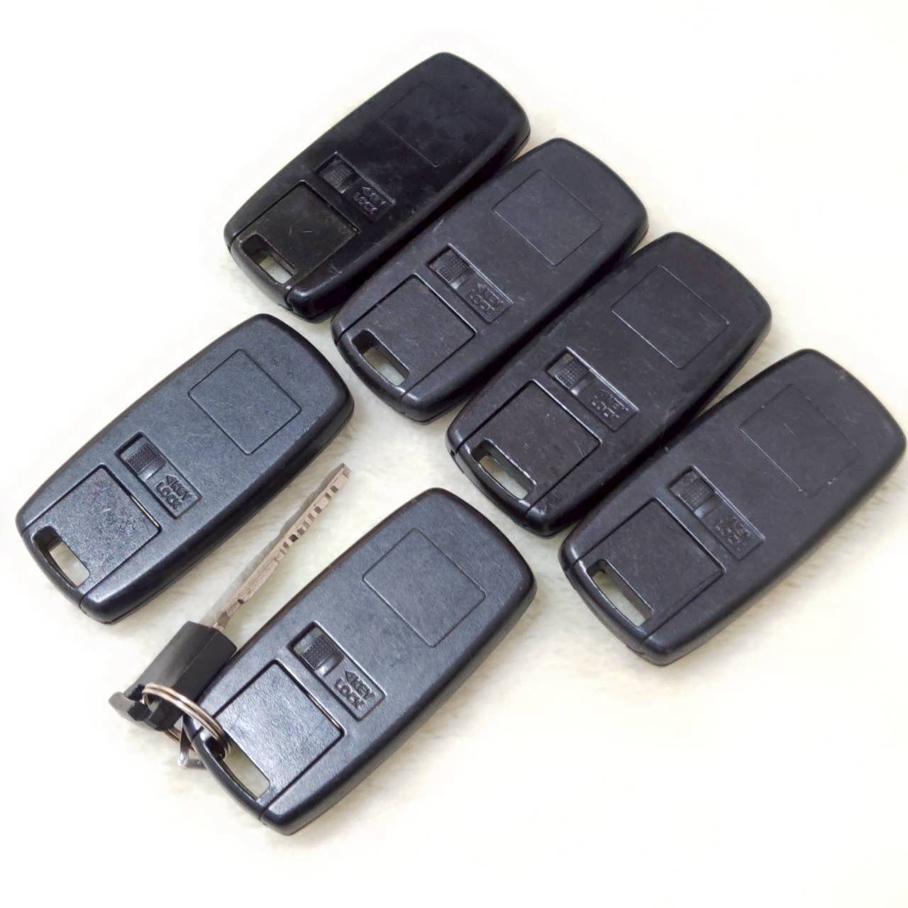 ! ! NISSAN ニッサン 日産 スマートキー キーレス エントリー システム 純正品 6個 セット 2ボタン スペアキー 鍵付き リモコン セキュリティ ドア ロック 施錠 業販 車 ディーラー 社用車 M37285jY