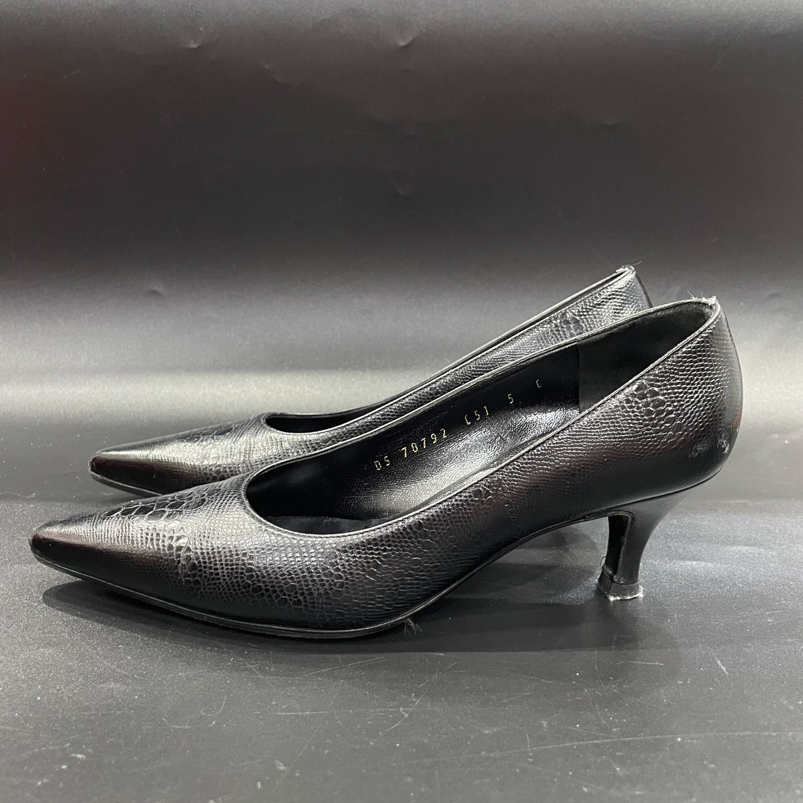 サルヴァトーレフェラガモ パンプス