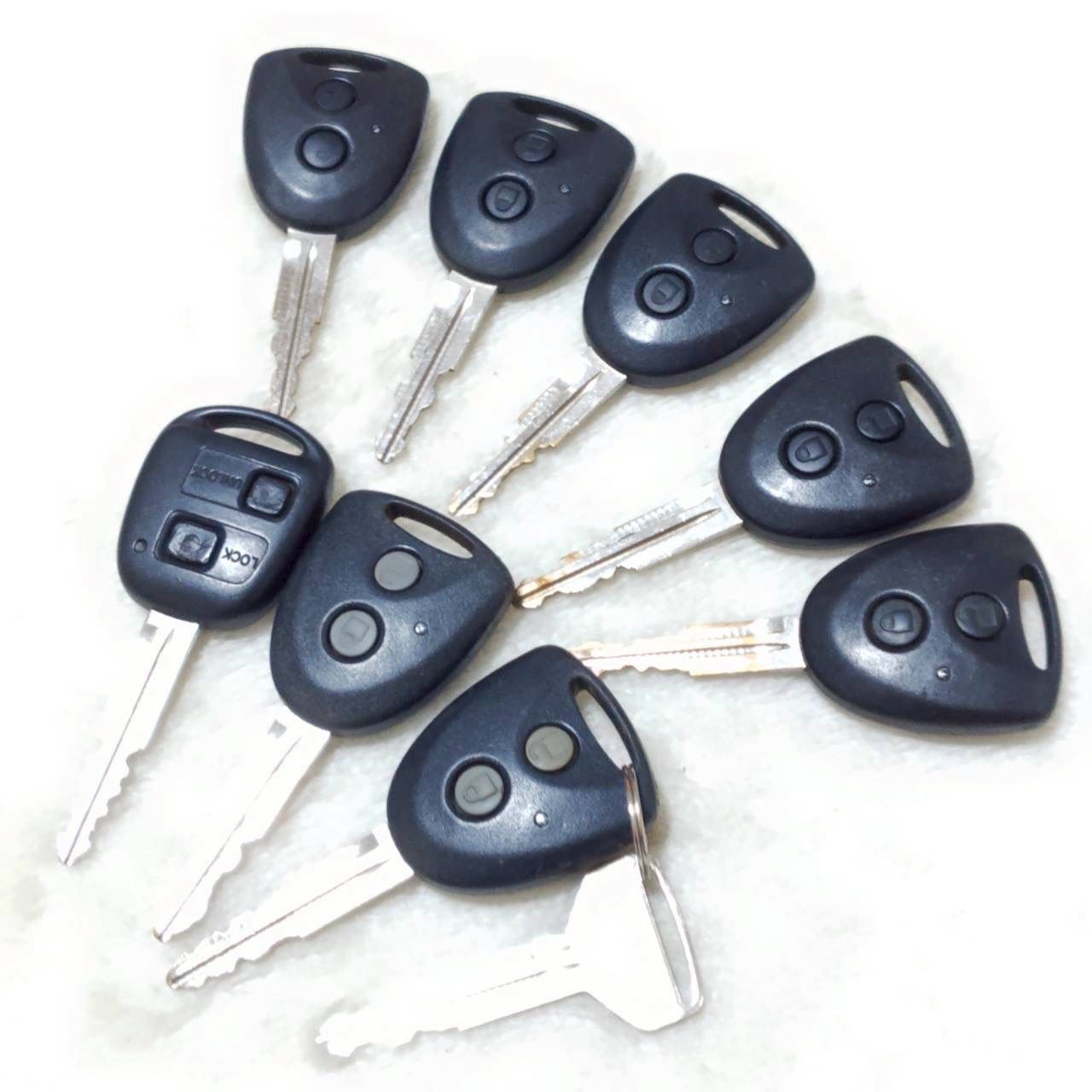 ! ! DAIHATSU ダイハツ スマートキー キーレス エントリー システム 純正品 8個 セット 2ボタン スペアキー 鍵付き リモコン セキュリティ ドア ロック 施錠 業販 車 ディーラー 社用車 M37279jY