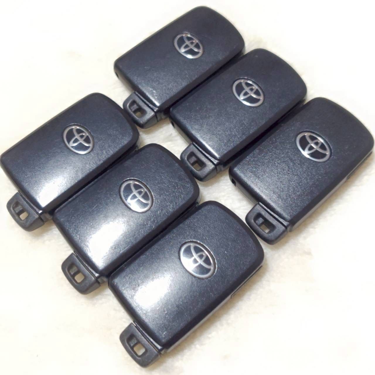 まとめ売り! ! TOYOTA トヨタ スマートキー キーレス エントリー システム 純正品 6個 セット 4ボタン 3ボタン 両側スライドドア 片側スライドドア スペアキー 鍵付き リモコン セキュリティ ドア ロック 施錠 業販 車|M37277jY