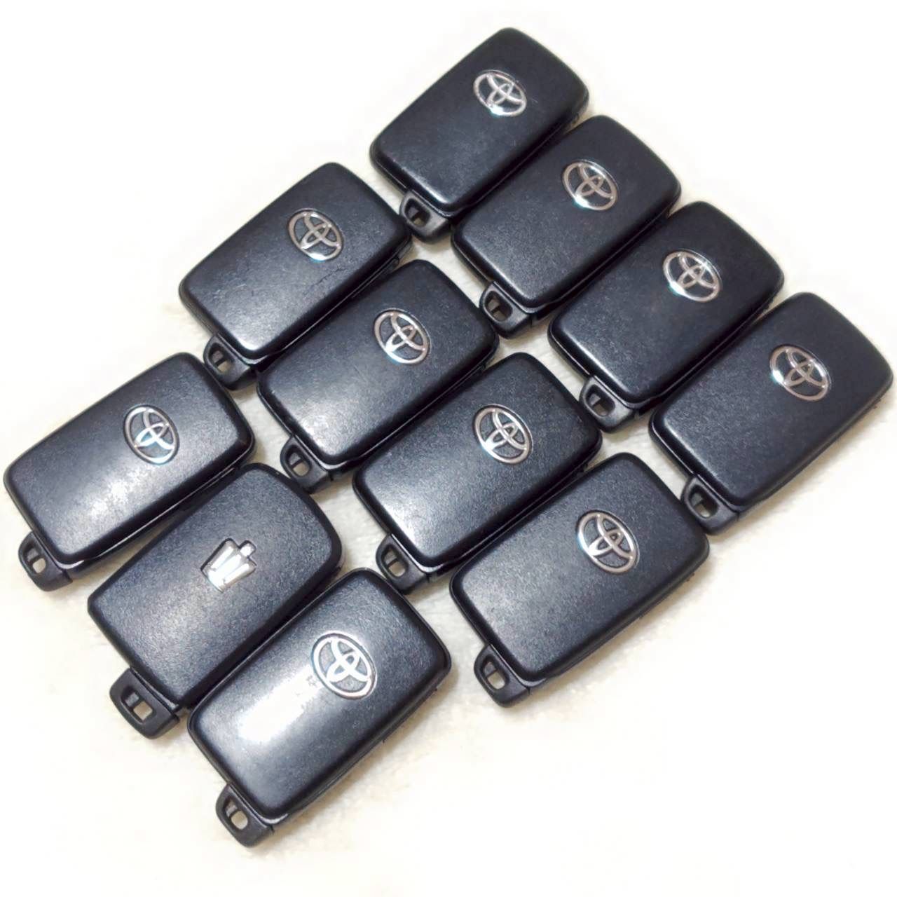 まとめ売り! ! TOYOTA トヨタ スマートキー キーレス エントリー システム 純正品 11個 セット 3ボタン 2ボタン トランク スペアキー 鍵付き リモコン セキュリティ ドア ロック 施錠 業販 車 ディーラー 社用車|M37274jY