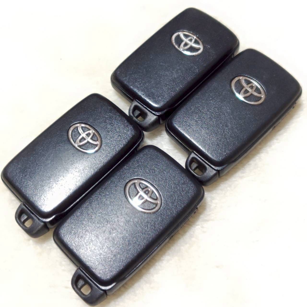 ! ! TOYOTA トヨタ スマートキー キーレス エントリー システム 純正品 11個 セット 3ボタン 2ボタン トランク スペアキー 鍵付き リモコン セキュリティ ドア ロック 施錠 業販 車 ディーラー 社用車 M37274jY BRIGHTFACE_UK