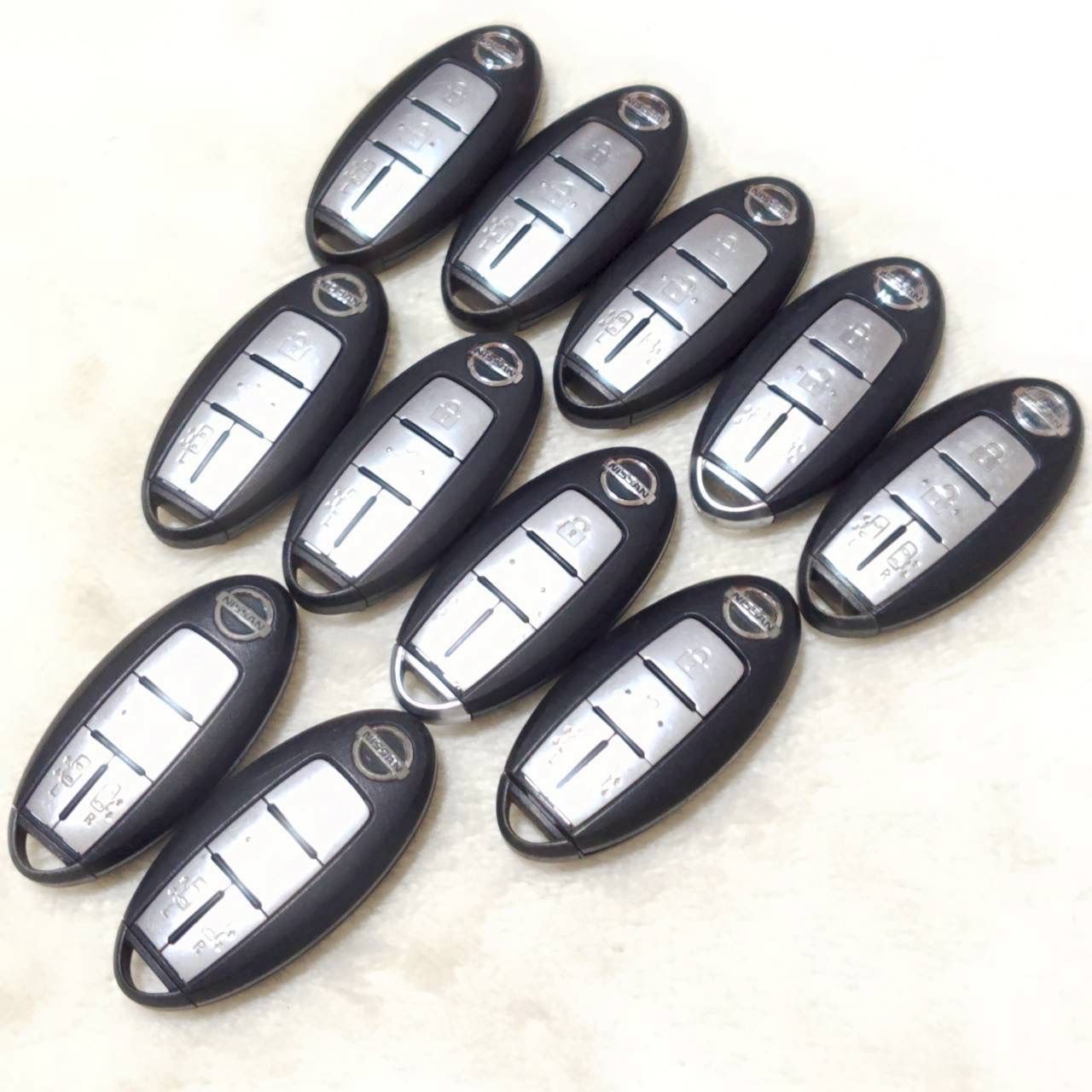 まとめ売り! ! NISSAN ニッサン 日産 スマートキー キーレス エントリー システム 純正品 11個 セット 4ボタン 両側スライドドア スペアキー 鍵付き リモコン セキュリティ ドア ロック 施錠 業販 車 ディーラー 社用車|M37273jY