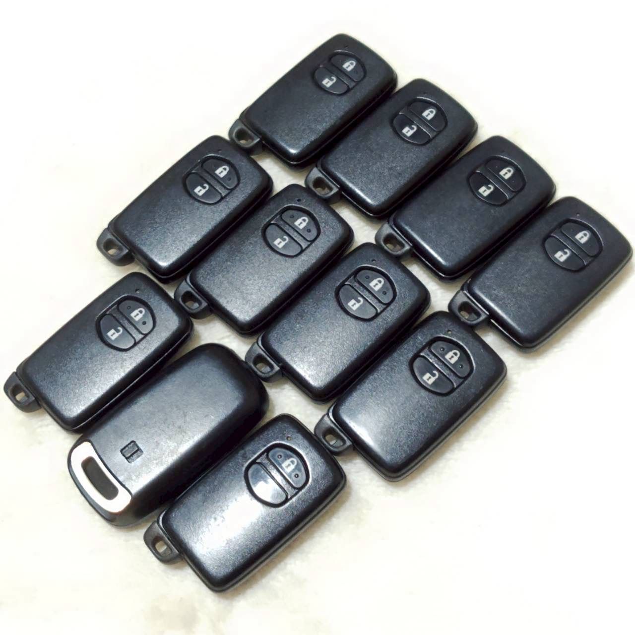 ! ! TOYOTA トヨタ スマートキー キーレス エントリー システム 純正品 11個 セット 2ボタン 1ボタン スペアキー 鍵付き リモコン セキュリティ ドア ロック 施錠 業販 車 ディーラー 社用車 M37272jY