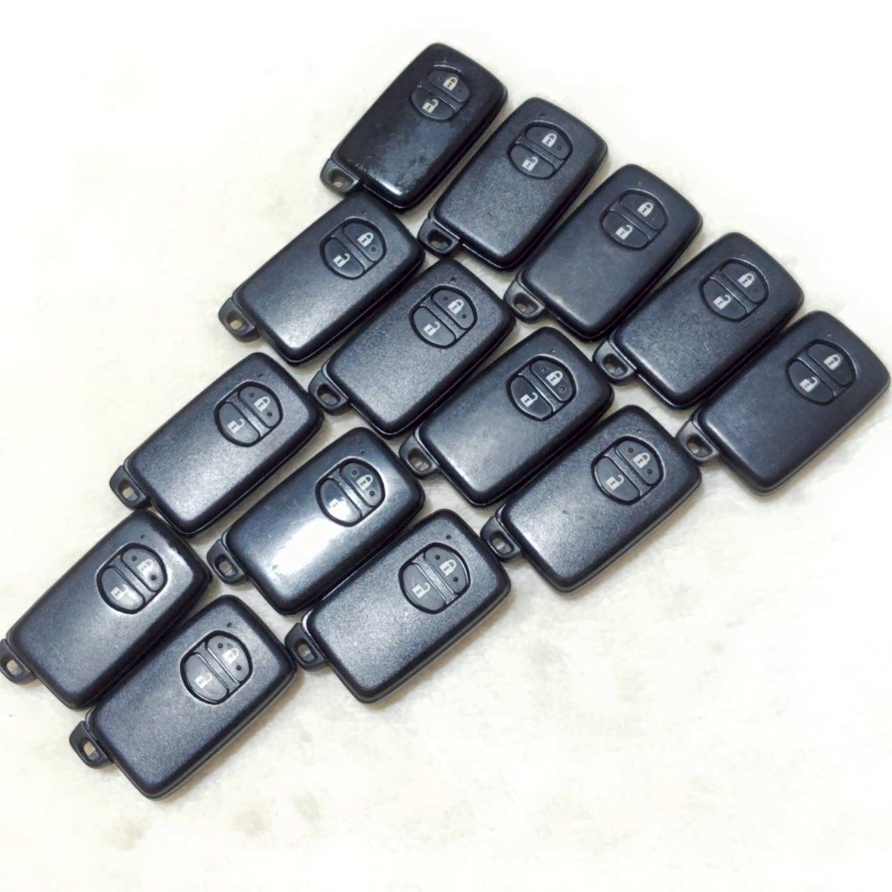 ! ! TOYOTA トヨタ スマートキー キーレス エントリー システム 純正品 14個 セット 2ボタン スペアキー 鍵付き リモコン セキュリティ ドア ロック 施錠 業販 車 ディーラー 社用車 M37271jY