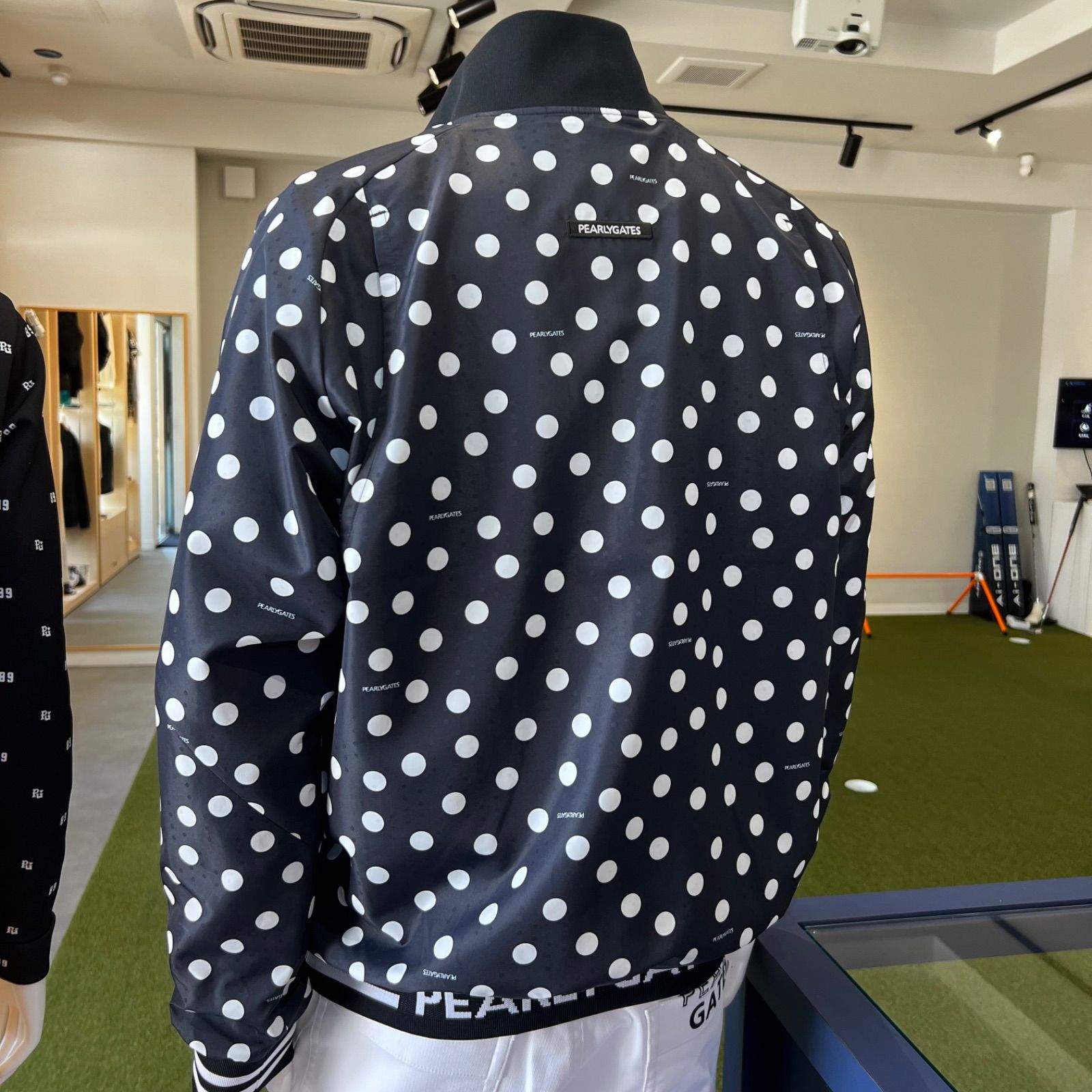 ランダムドット柄