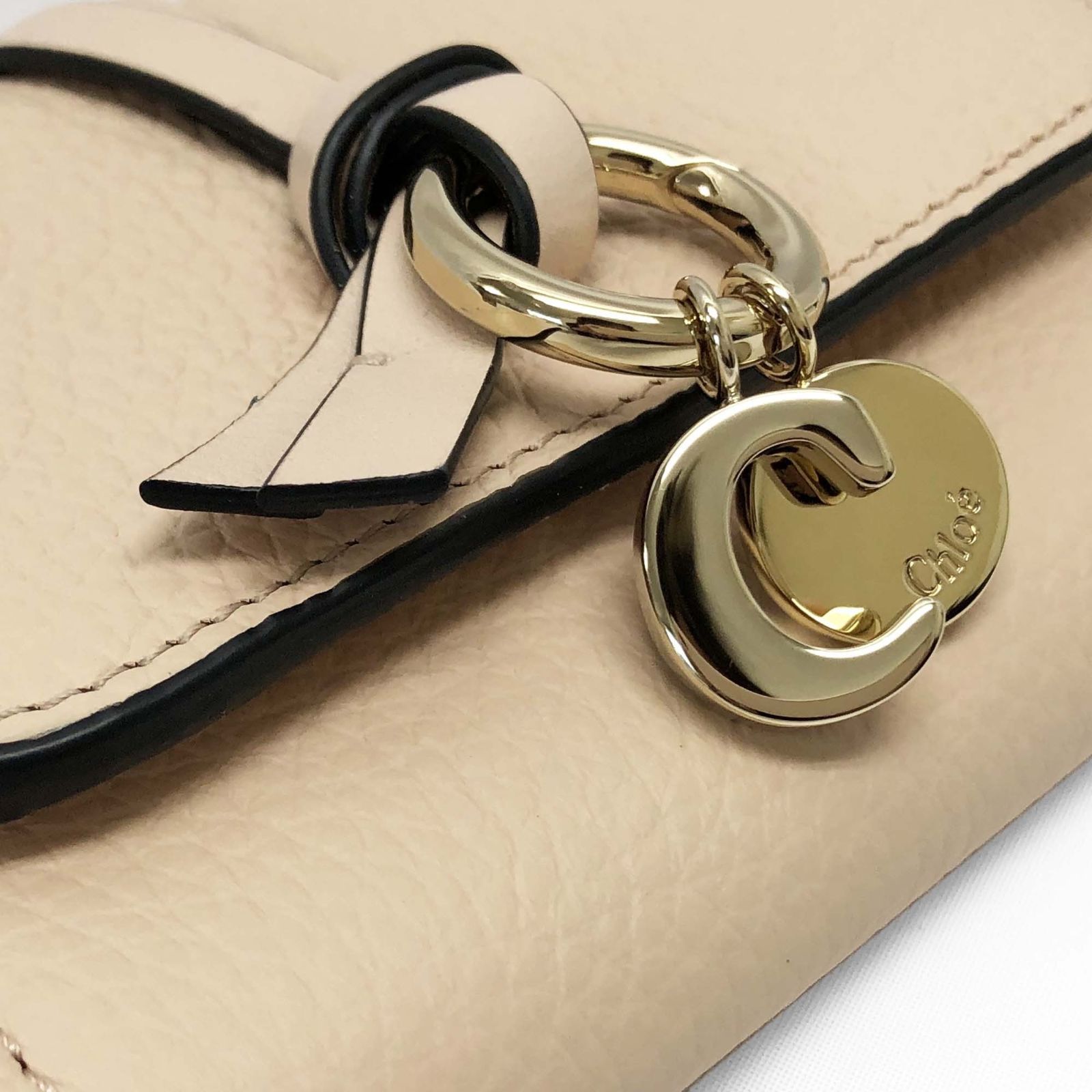 新品 Chloe クロエ CHC21WP945 F57 6J5 ALPHABET 三つ折り財布 