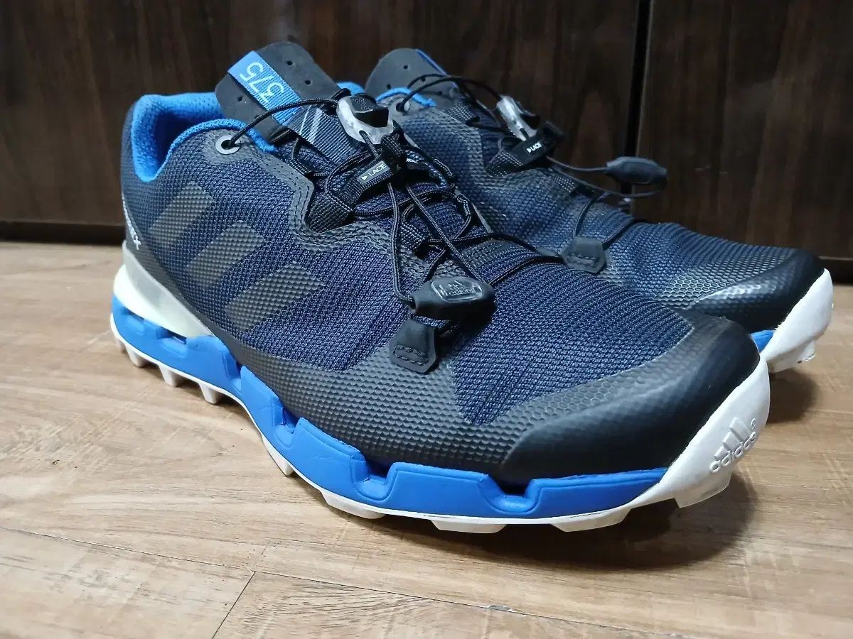 登山靴 ネイビー