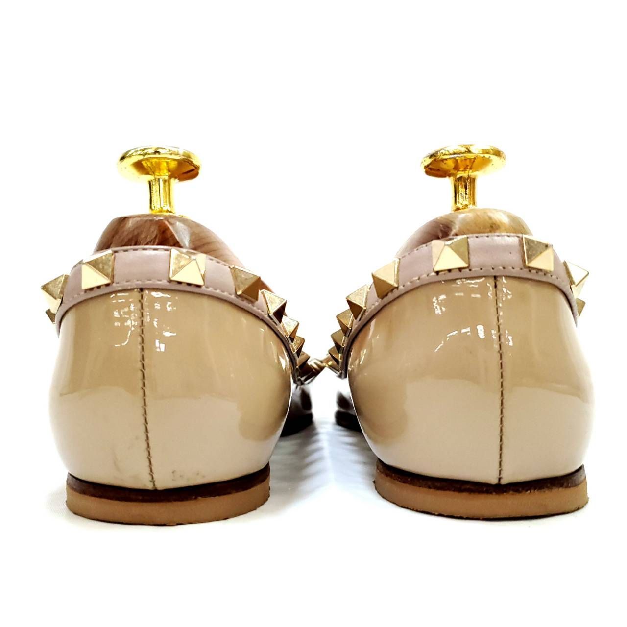  ヴァレンティノガラヴァーニ ポインテッドトゥ ロックスタッズ エナメル EU 35 ハイヒール パンプス パンプス