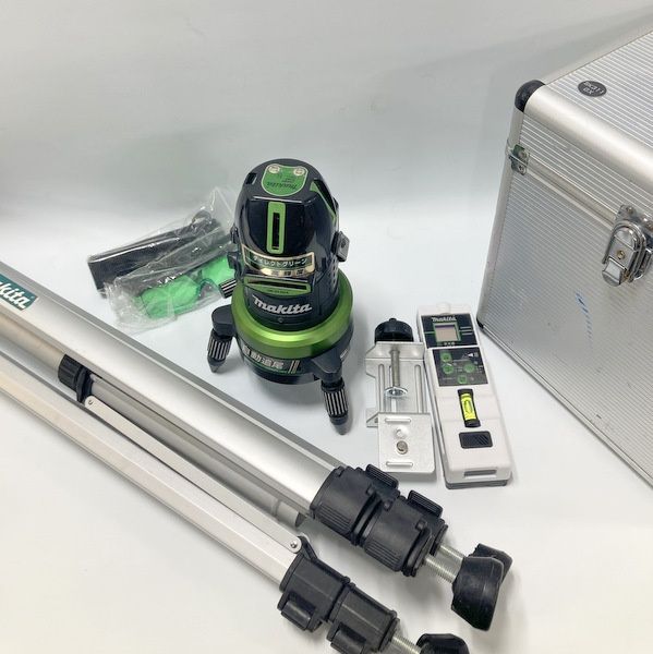makita マキタ 自動追尾機能搭載 屋内屋外兼用墨出器 ダイレクトグリーンレーザー墨出し器 SK311GX エレベータ三脚 受光器 キャリングケース≡DT6779