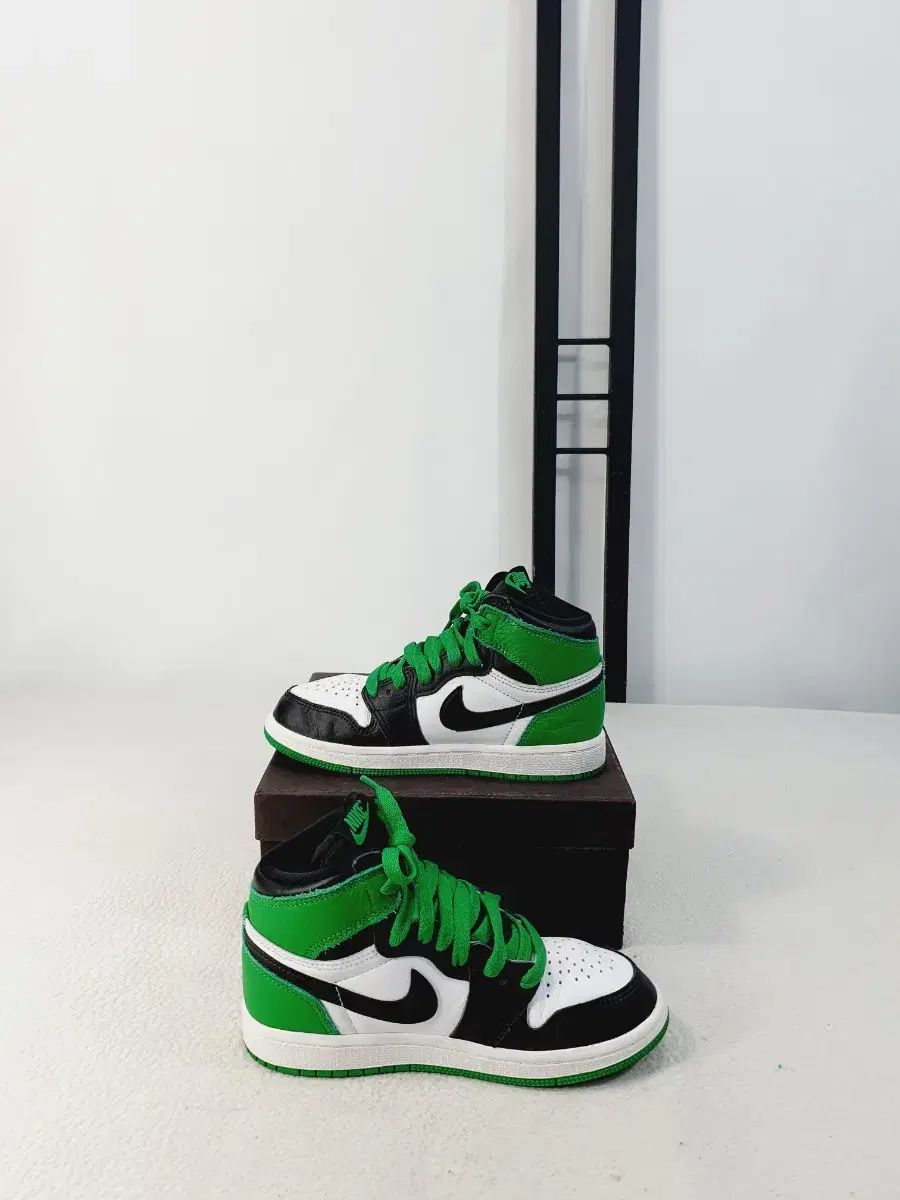 エアジョーダン1 キッズ ラッキーグリーン エアジョーダン1 キッズ