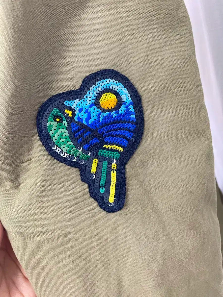 トリーバーチ カーキ色