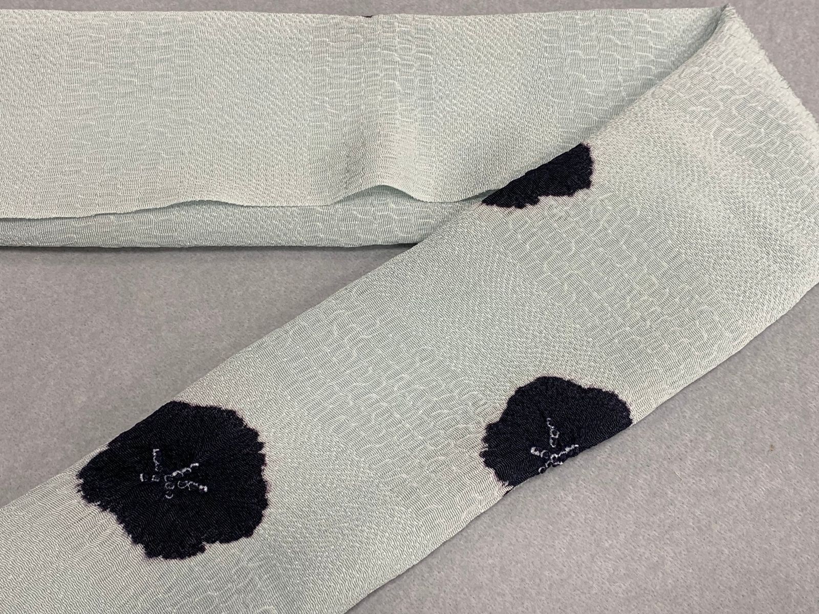 専門店の品 京都 衿秀謹製 正絹うずらちりめんりんだし帯揚げ おしゃれから準礼装まで 薄青磁色 黒の絞り WWW_SMP1DAWEKUDUS_SCH_ID