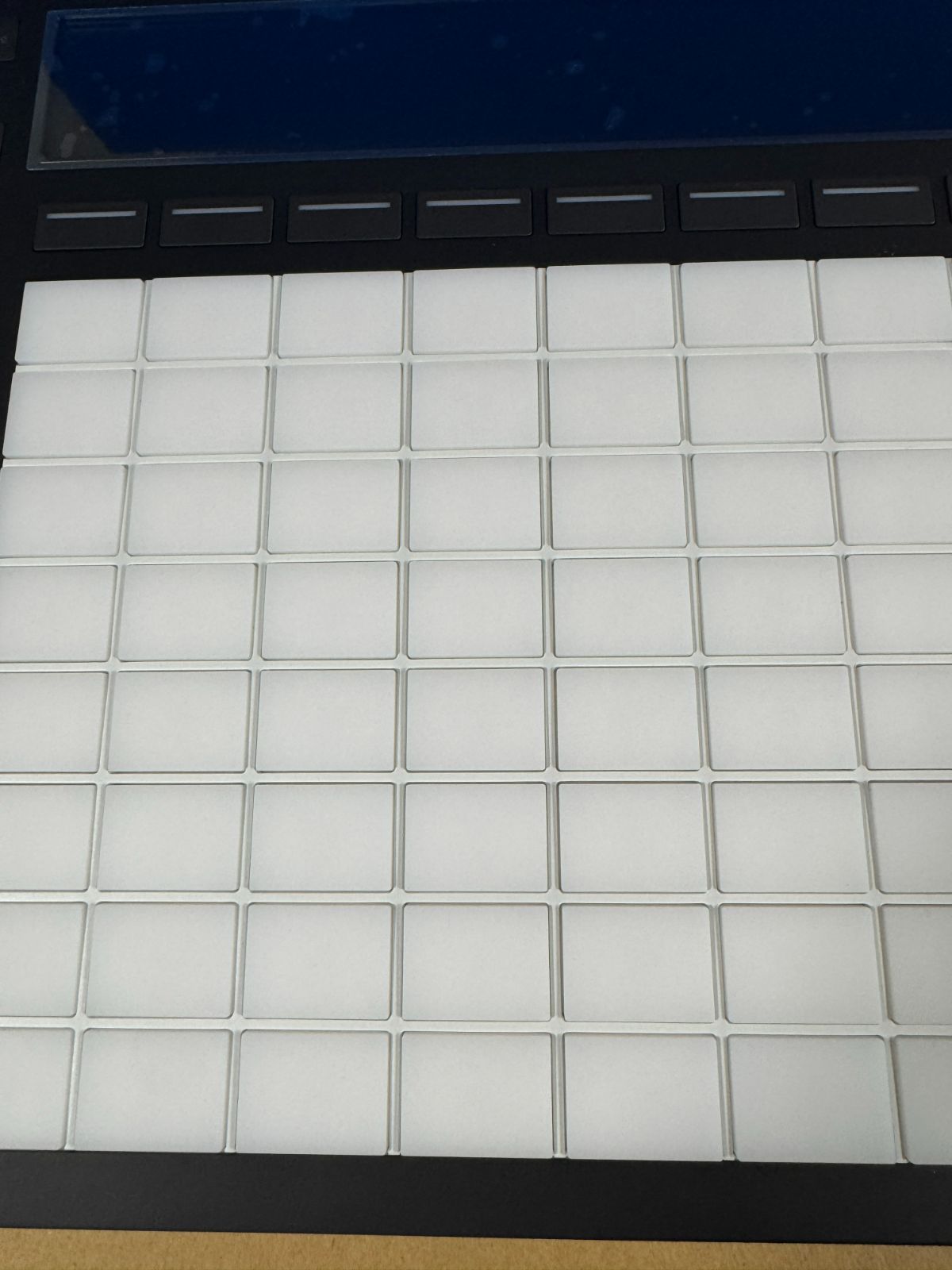 ほぼ新品】Ableton Live用コントローラー Push3 ほぼ新品】Ableton