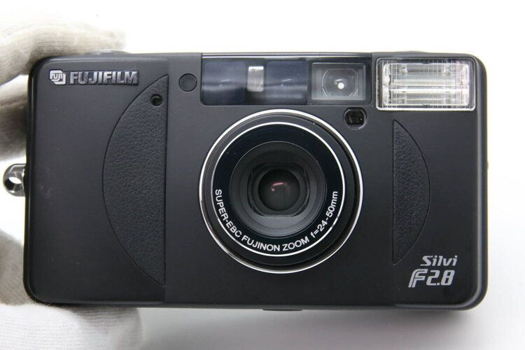 フジフイルム Silvi F 2 8 ブラック 世界 コンパクト フィルムカメラ