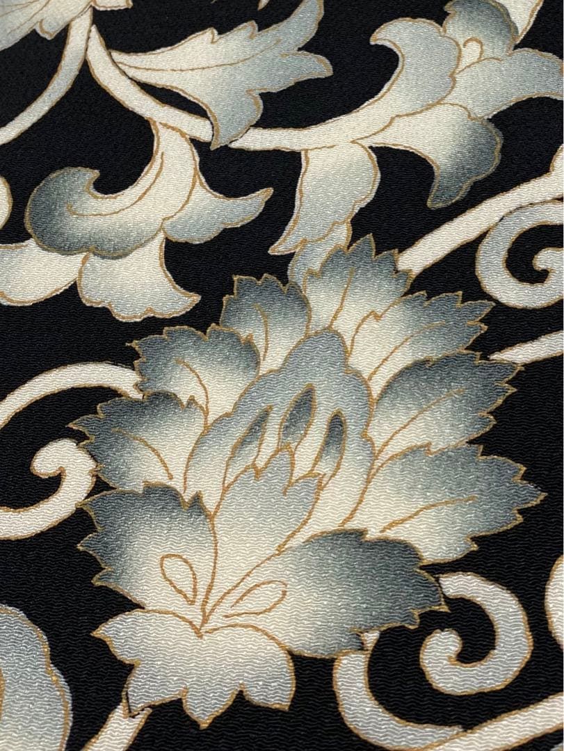 小紋 金彩 四季の草花 紋意匠 鞘型文様 黒地 正絹 反物 小紋 金彩 四季の草花 紋意匠 鞘型文様 黒地 正絹 反物 - メルカリ
