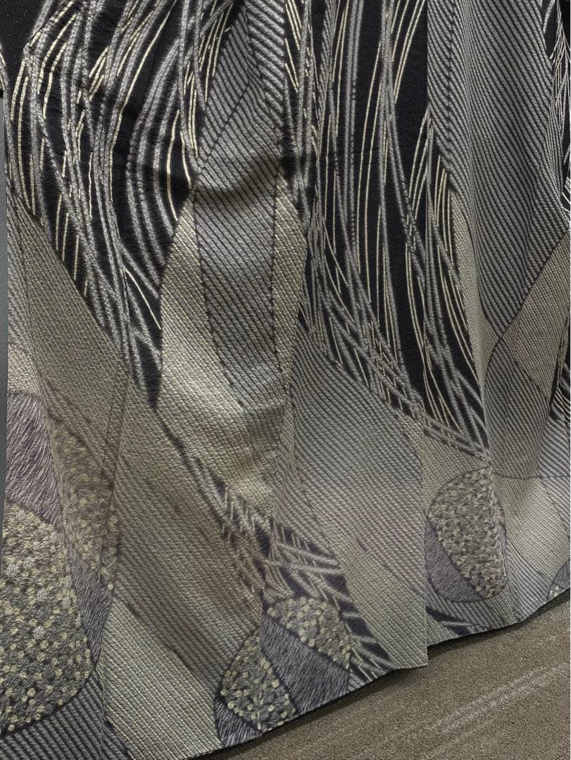 滝泰謹製 おぼろ染 襲ね絞り 訪問着 銀通し 手刺繍 総柄 正絹 躾糸付き 滝泰謹製 おぼろ染 襲ね絞り 訪問着 銀通し 手刺繍 総柄 正絹 躾糸付き