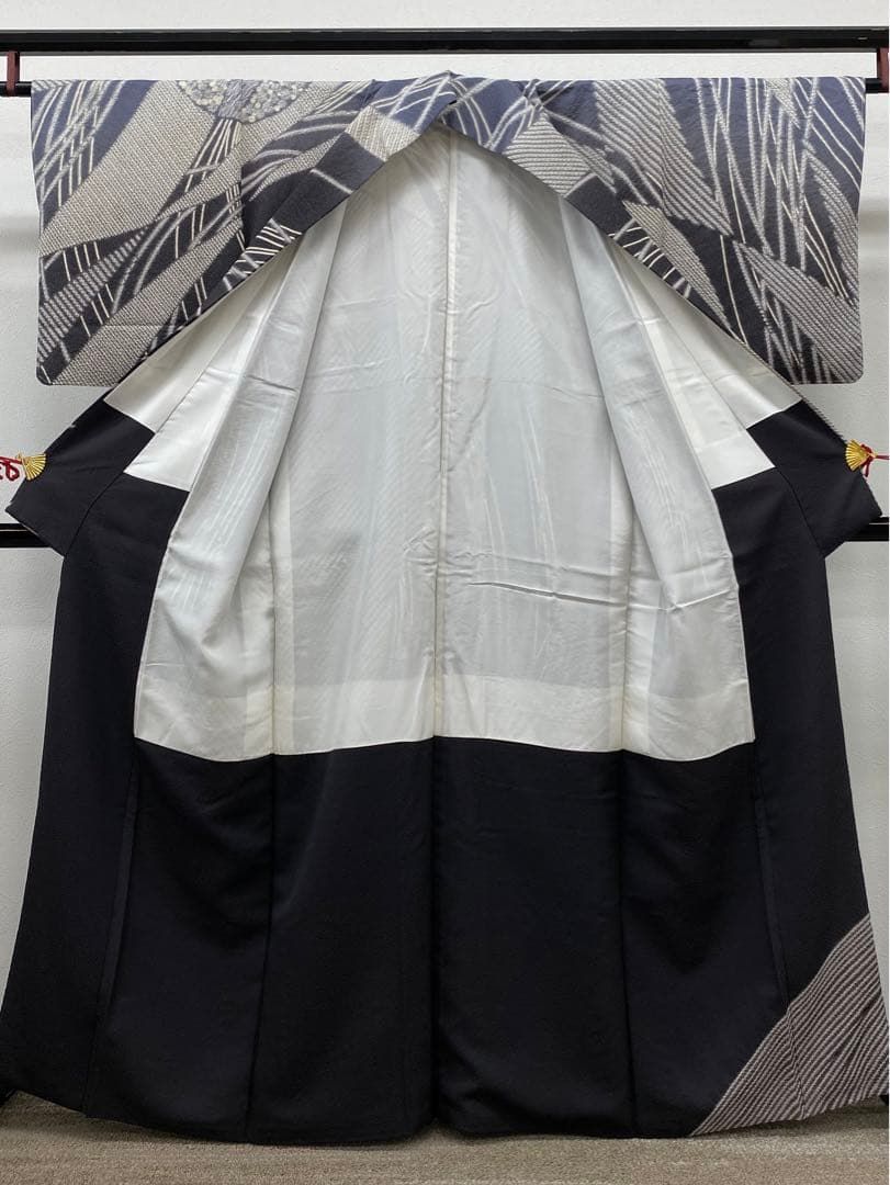 滝泰謹製 おぼろ染 襲ね絞り 訪問着 銀通し 手刺繍 総柄 正絹 躾糸付き 滝泰謹製 おぼろ染 襲ね絞り 訪問着 銀通し 手刺繍 総柄 正絹 躾糸付き