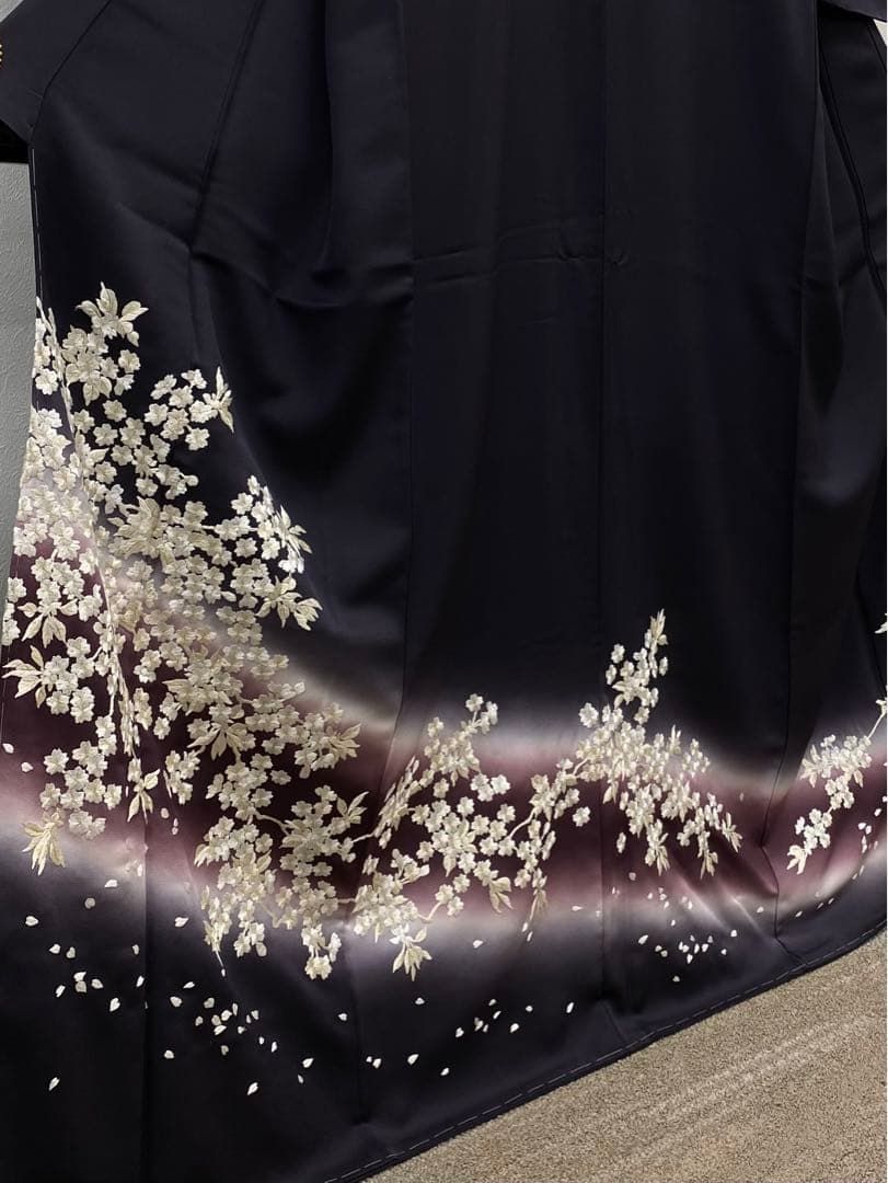 訪問着 付け下げ 金駒 紋意匠 桜尽くし 正絹 躾糸付き 紺系 訪問着 付け下げ 金駒 紋意匠 桜尽くし 正絹 躾糸付き 紺系