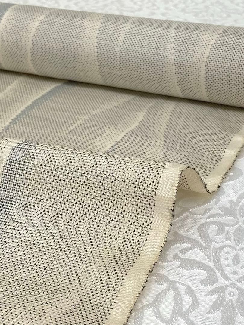 別誂 白大島 本場大島紬 反物 くぼた ニュアンス 正絹 旗印 C225