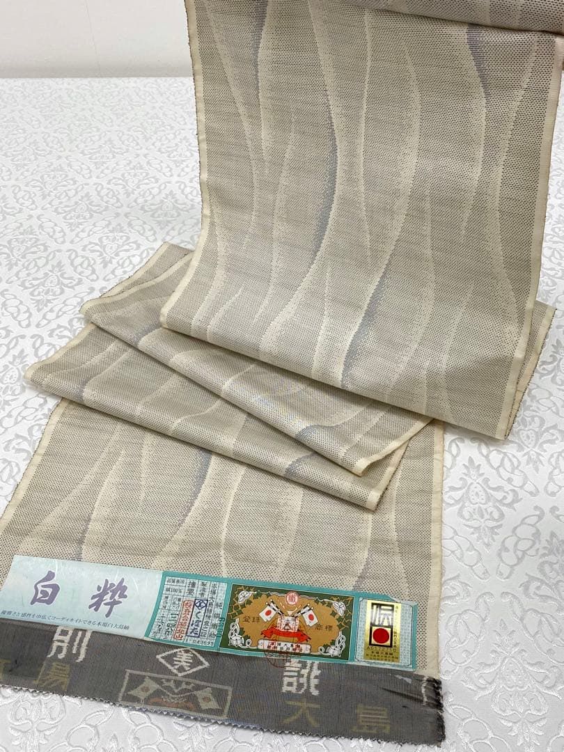 別誂 白大島 本場大島紬 反物 くぼた ニュアンス 正絹 旗印 C225 別誂 白大島 本場大島紬 反物 くぼた ニュアンス 正絹 旗印 C225