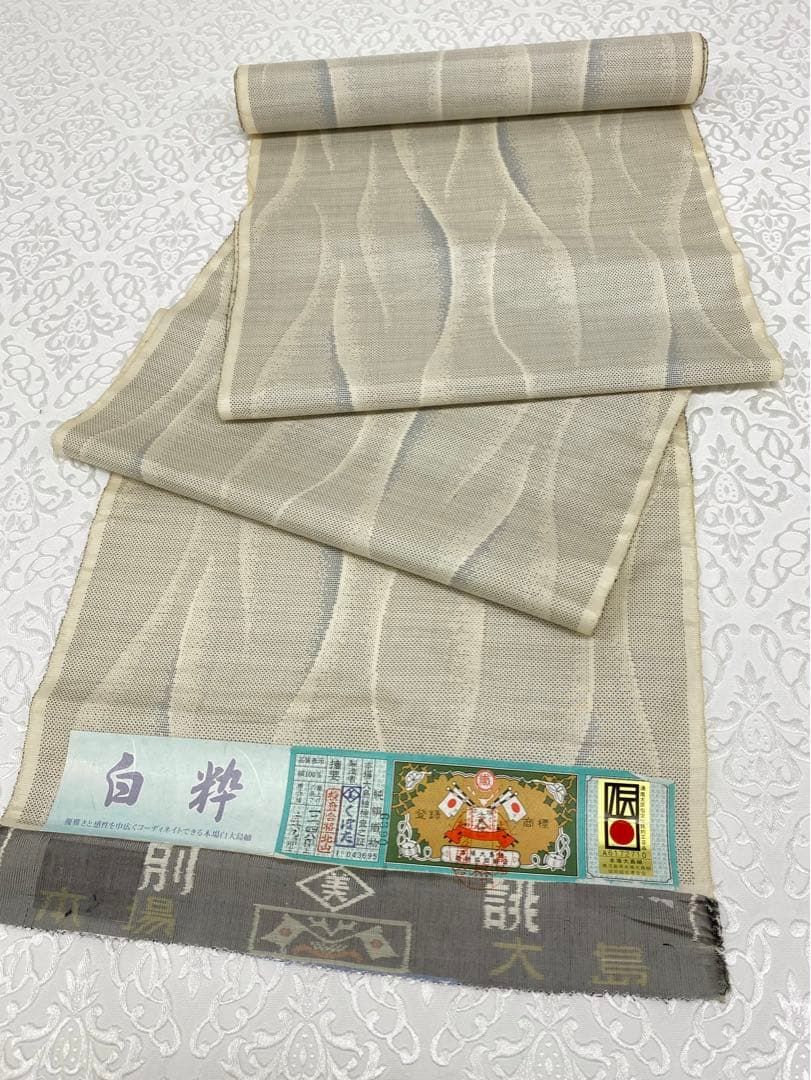 別誂 白大島 本場大島紬 反物 くぼた ニュアンス 正絹 旗印 C225 別誂 白大島 本場大島紬 反物 くぼた ニュアンス 正絹 旗印 C225