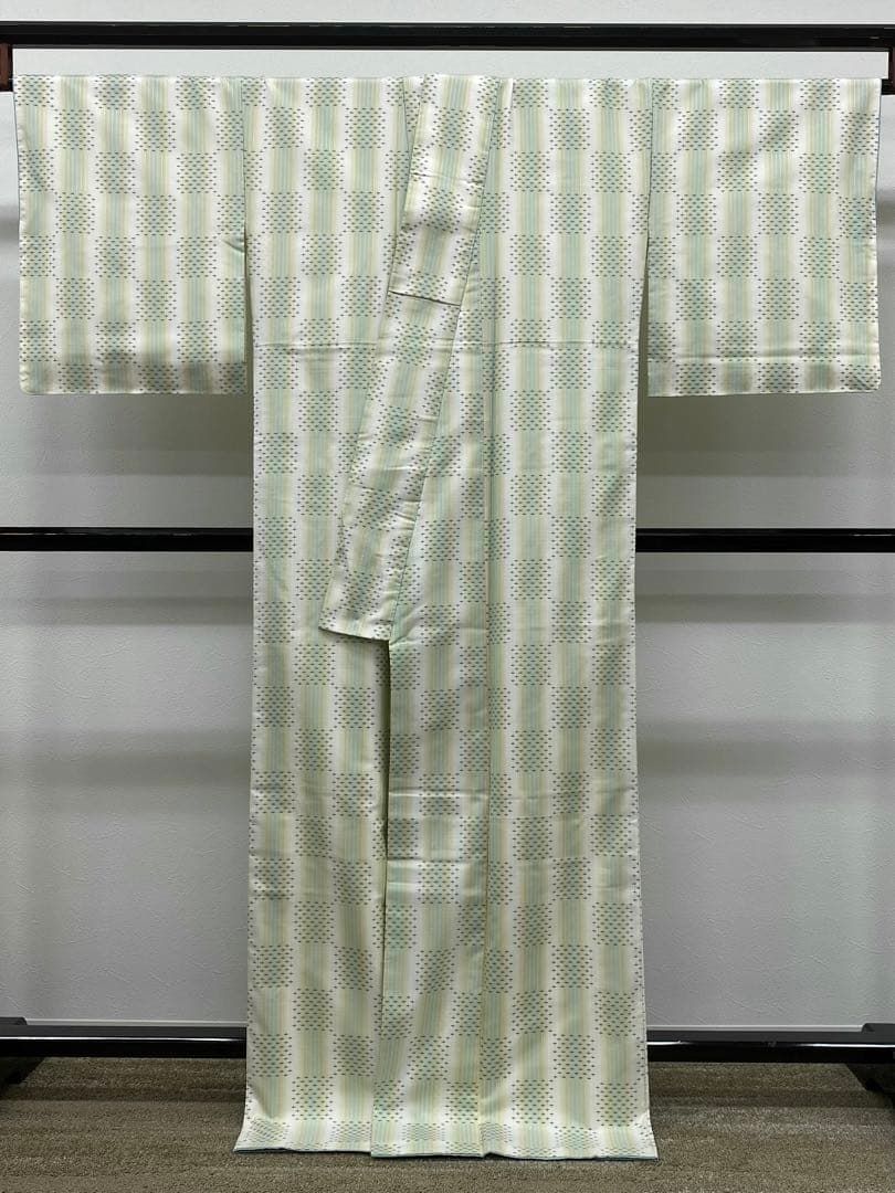 別誂 屋久杉染 本場大島紬 窪田織物 植物染 正絹 旗印 躾糸付き 別誂 屋久杉染 本場大島紬 窪田織物 植物染 正絹 旗印 躾糸付き K428