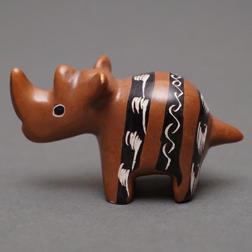 アフリカ ケニア ソープストーン サイ 犀 ブラウン系 ※柄アソート S