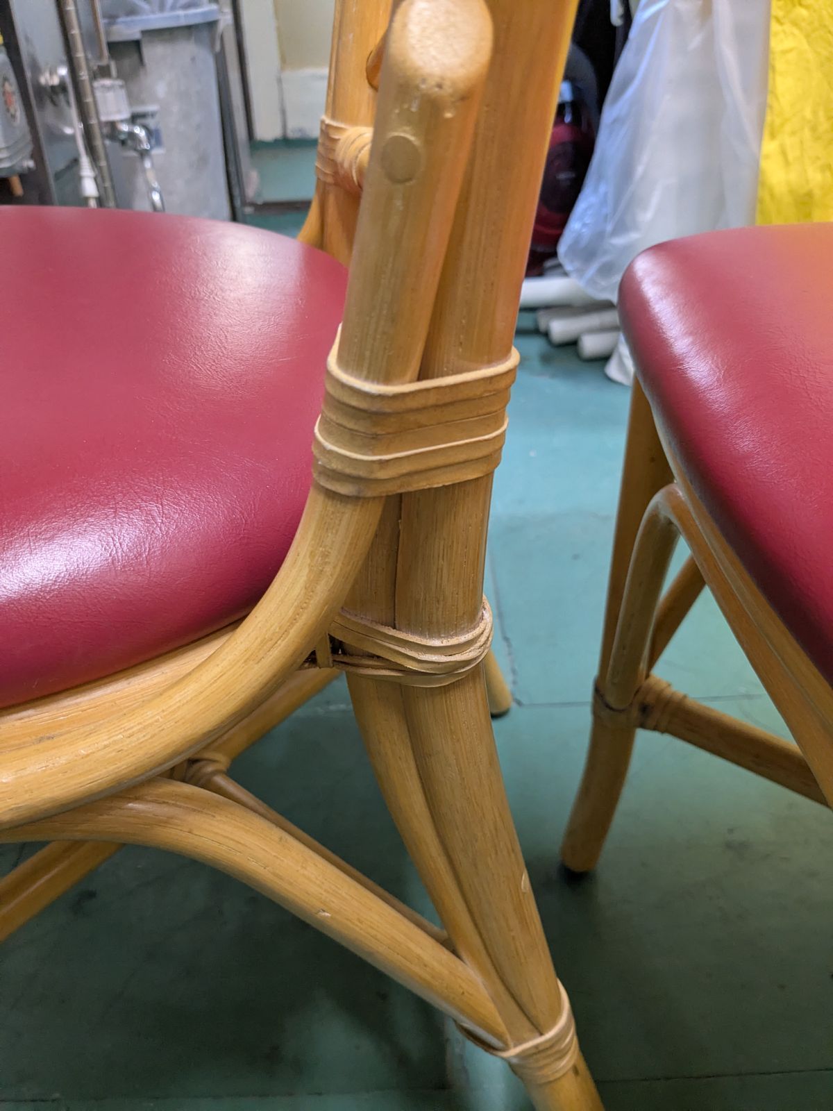 大阪引取 oliver ラタン製チェア 赤い座面 クロスバック チェア 5脚セット 籐家具 MARWIL-DEMENAGEMENTS_CH