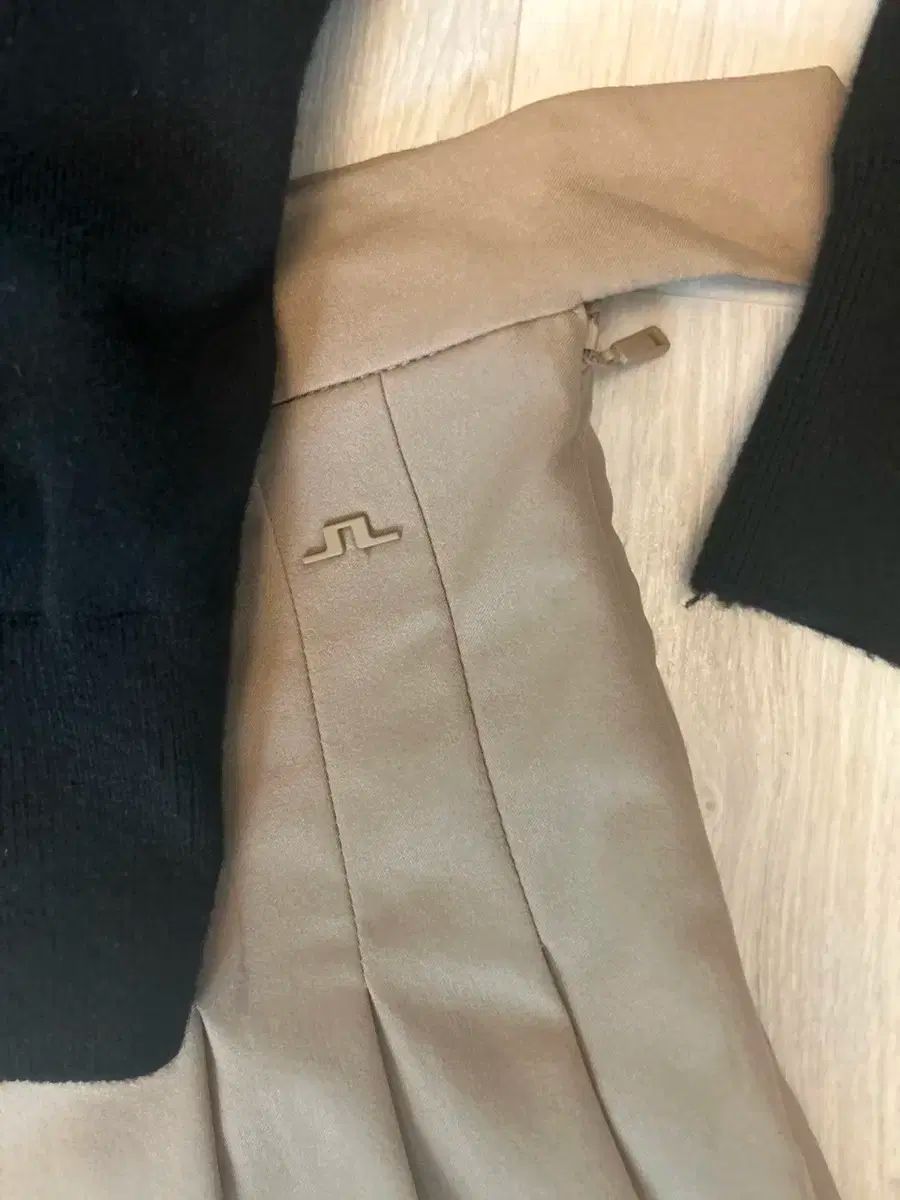 J.リンドバーグ 防風ニット