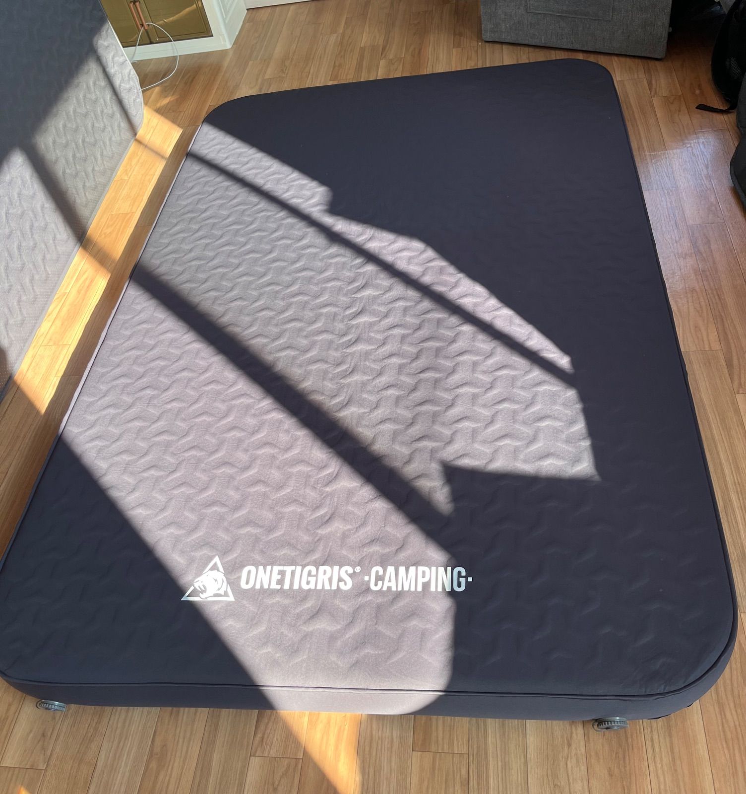 OneTigris DYNISLAND エアーマット 201 132 10cm 2人用 10cm 厚 高R値 高反発 耐荷重200kg 無臭 快適 静音 滑り止め加工 オールシーズン ポンプ機能収納袋付き キャンプ ツーリング レジャー 車中泊用