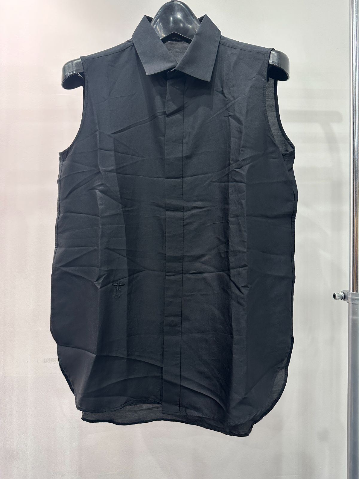 クリスチャンディオール 2020年 041B07A6009 ノースリーブシャツ シルク Bee刺繍 黒 D25064034