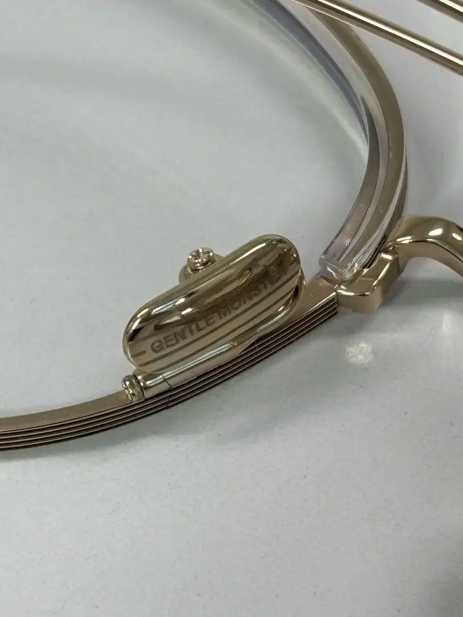 ジェントルモンスター Alio