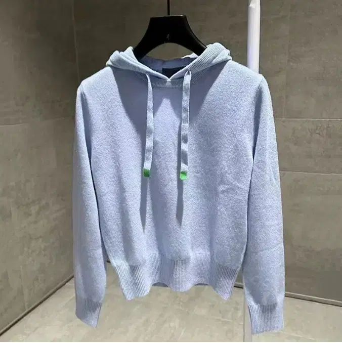 フードセーター-スカート