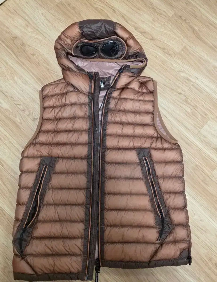 C.P. COMPANY シーピーカンパニー DDシェル ダウンベスト ブラウン 52