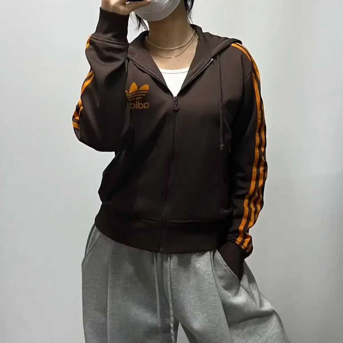  アディダス ブラウン WHO フードROCK ジップアップ パーカー トップス