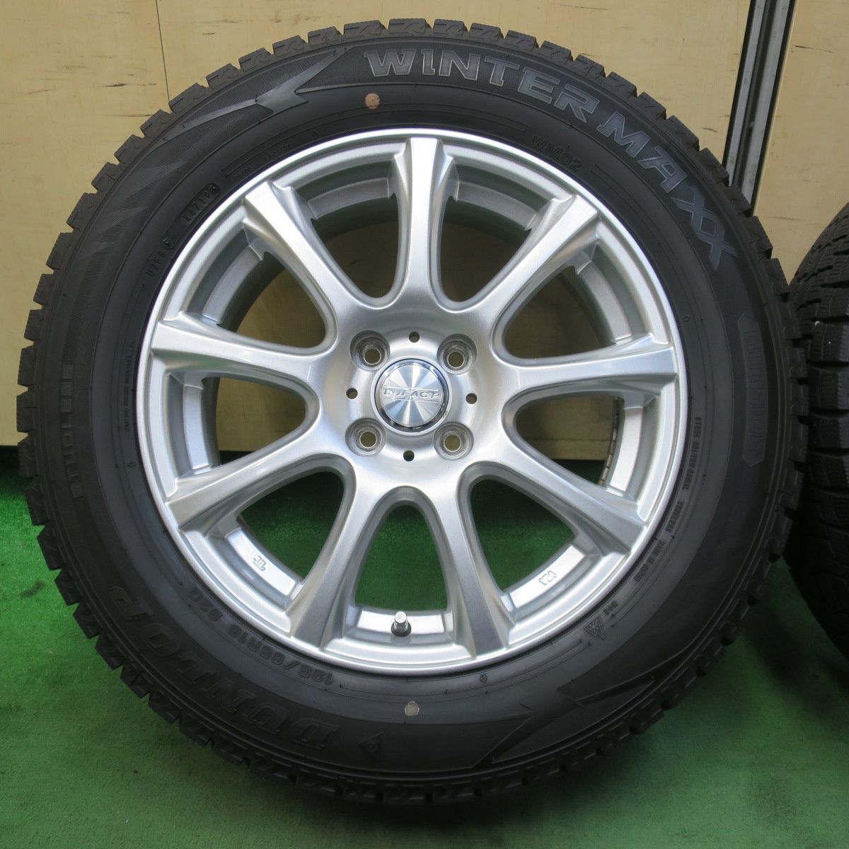 バリ溝 キレイ 9.5分 スタッドレス 195|65R16 ダンロップ ウインターマックス WM02 DUFACT デュファクト 16インチ PCD100|4H 5102007イス