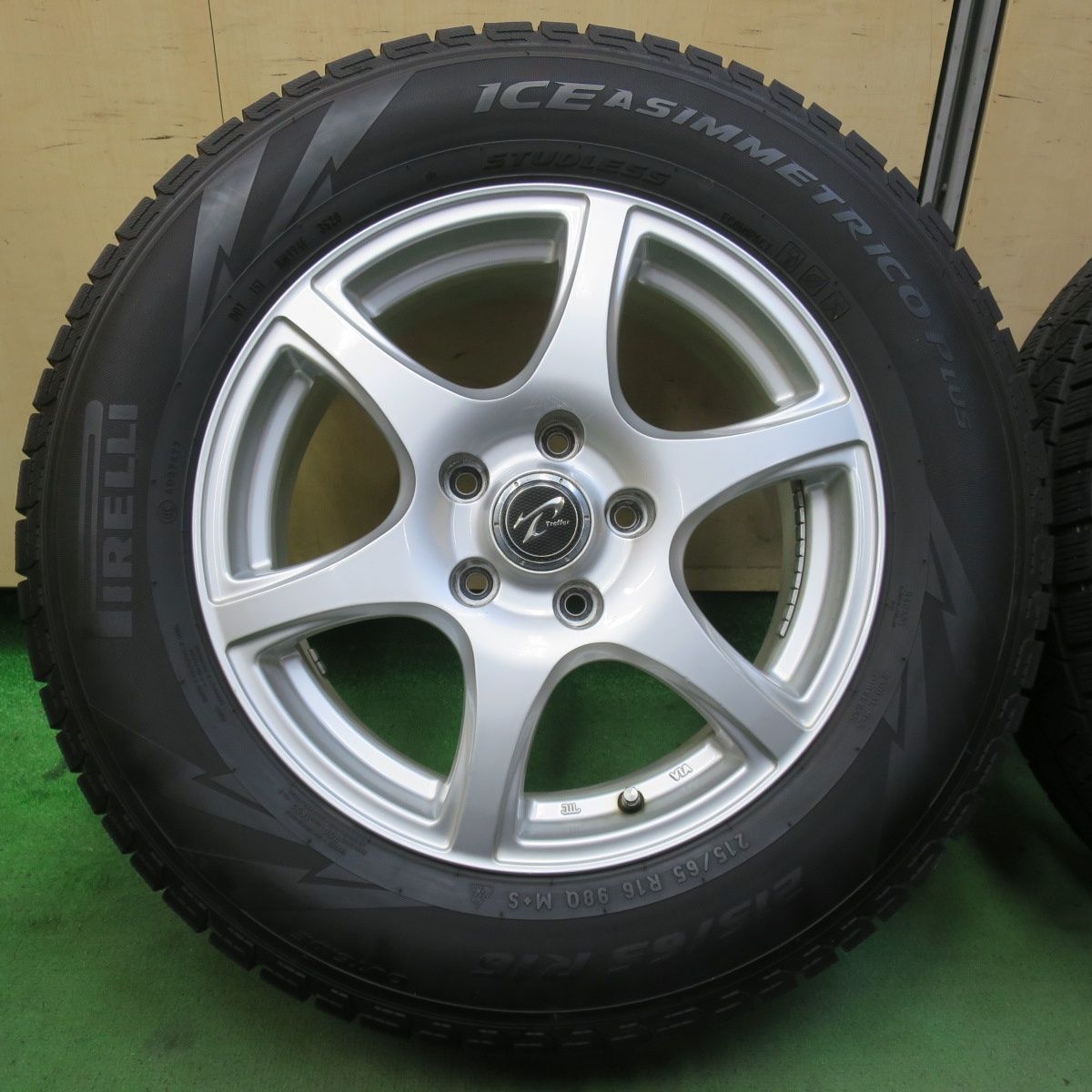 4本価格 スタッドレス 215|65R16 ピレリ アイスアシンメトリコ プラス Treffer トレファー 16インチ PCD114.3|5H 51020301イス