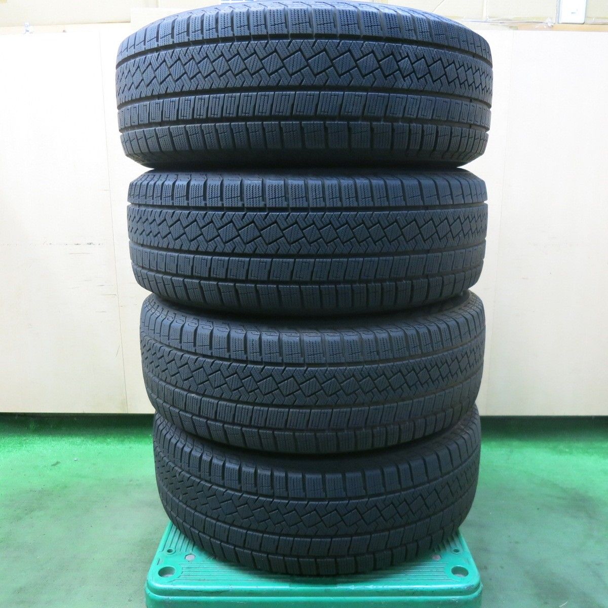 225|60R17 スタッドレス